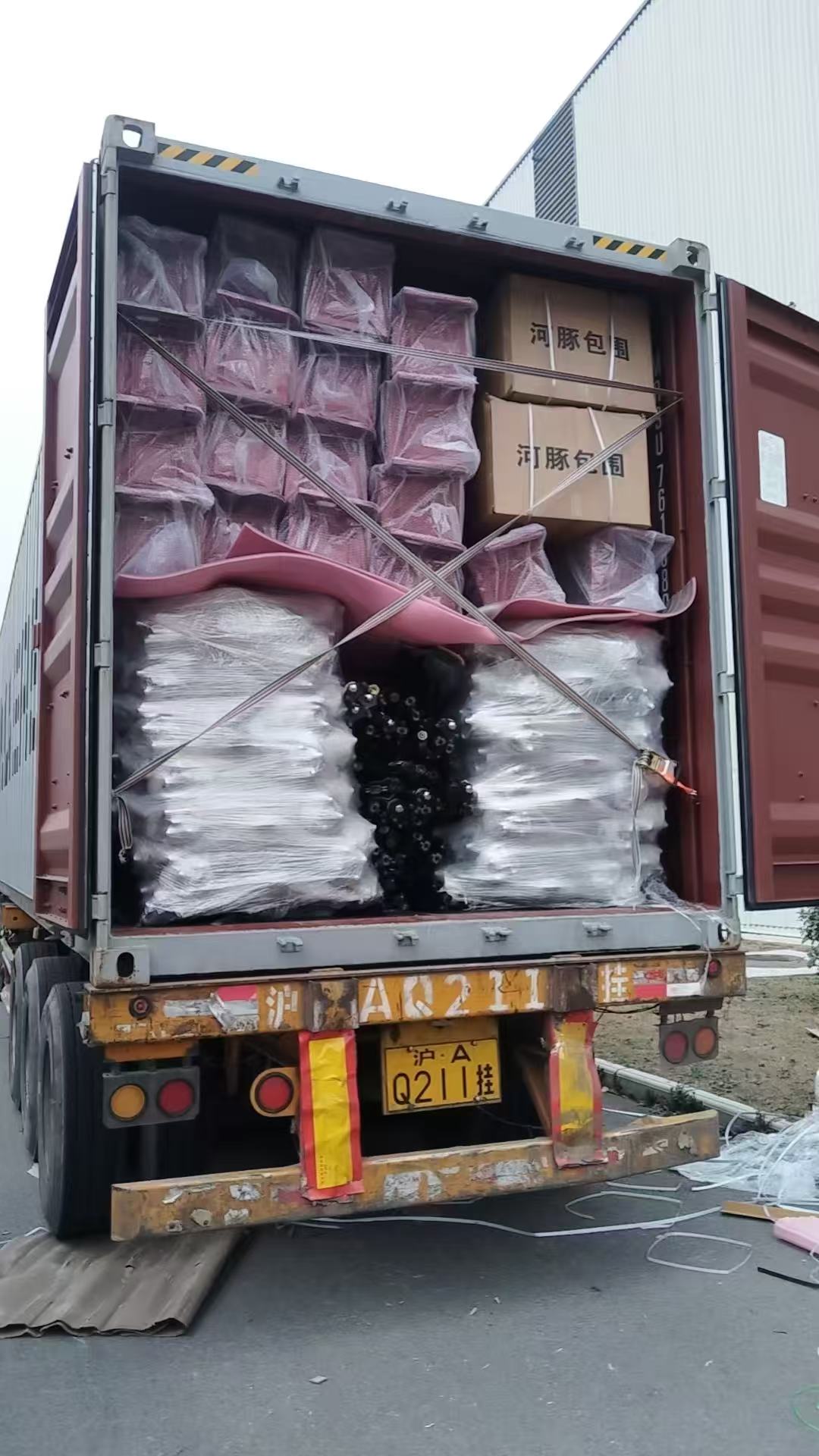 In March, 2026,Loading tricycles ,shipping  to European Markets