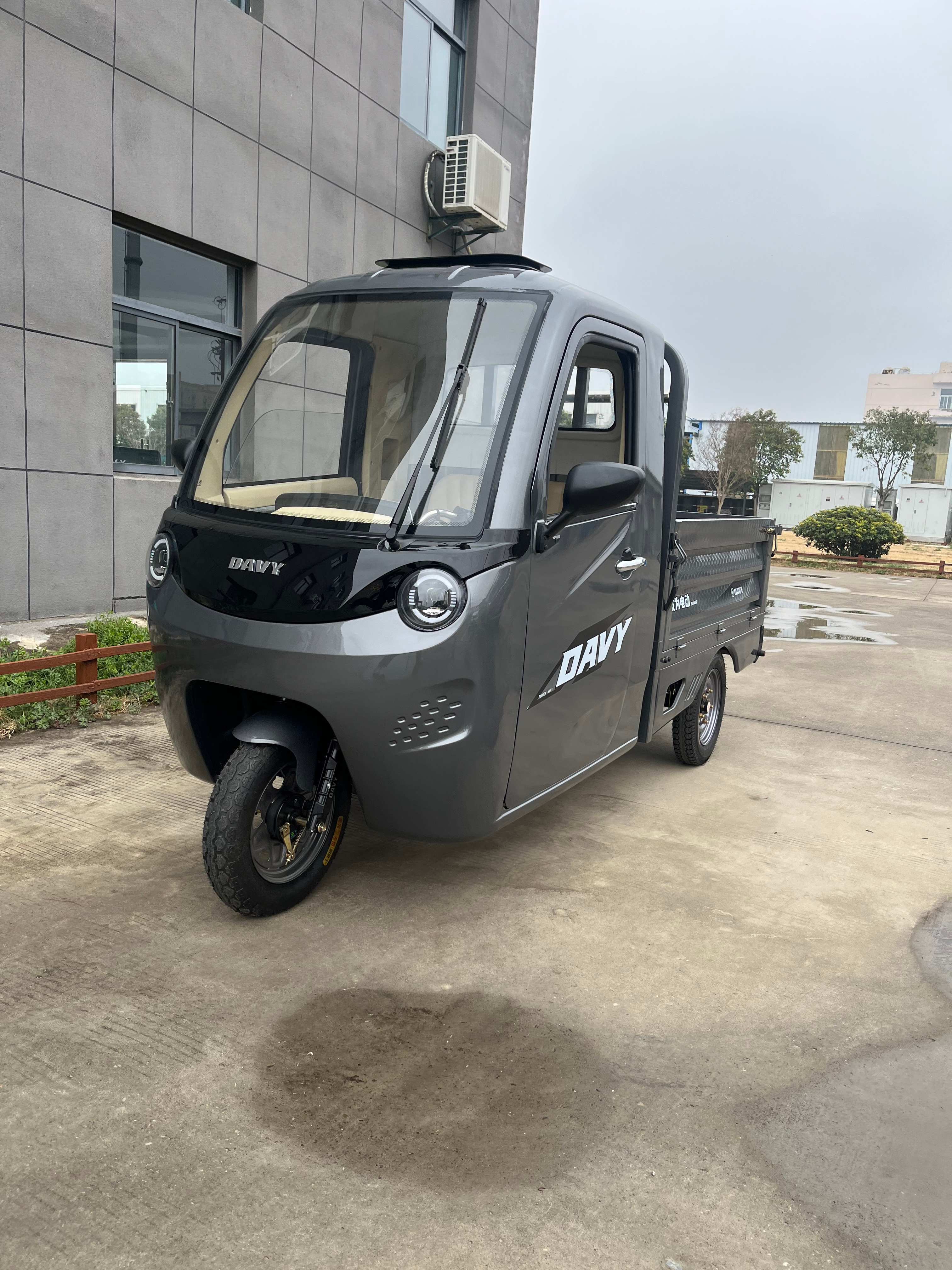 Electric Cargo Passenger Tricycle DW1500DZHB-W with 1500W Motor with dumping with EEC