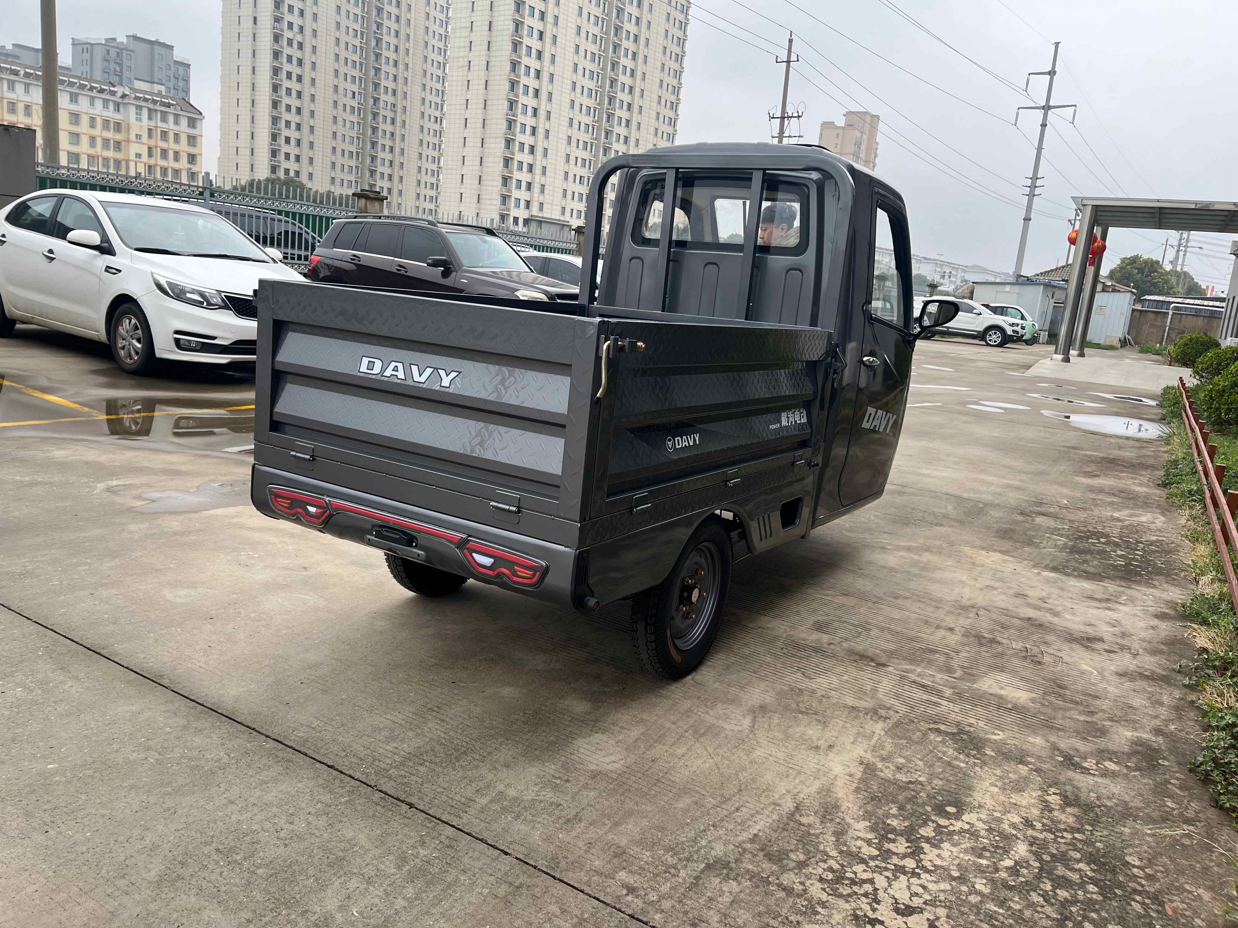 Electric Cargo Passenger Tricycle DW1500DZHB-W with 1500W Motor with dumping with EEC